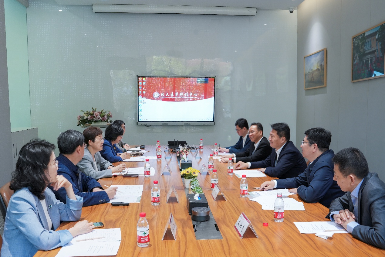 泰州市领导一行访问北京大学医学部